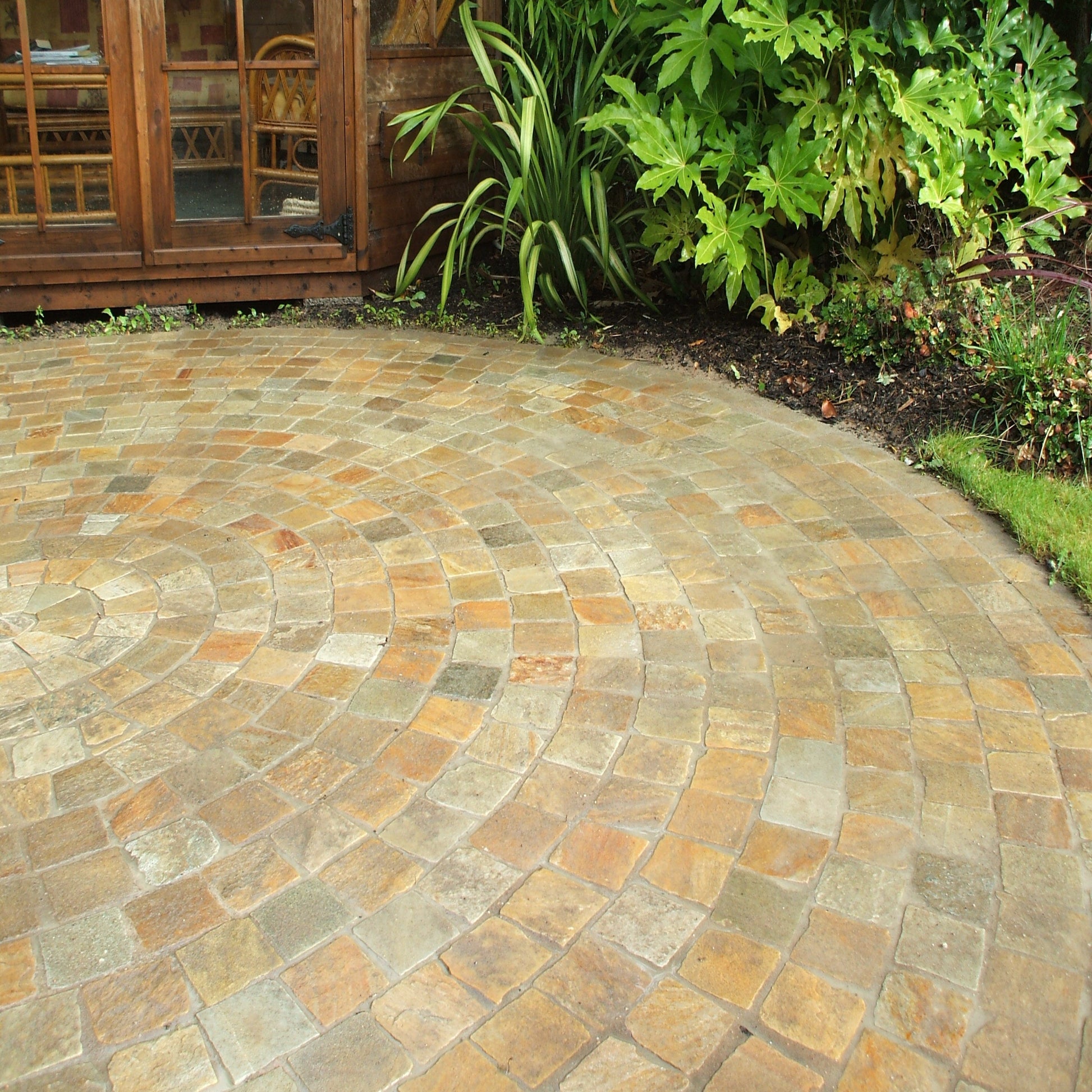 Circular patio design completed using Donegal Quartzite Cobbles in 100 x 100mm size. 
