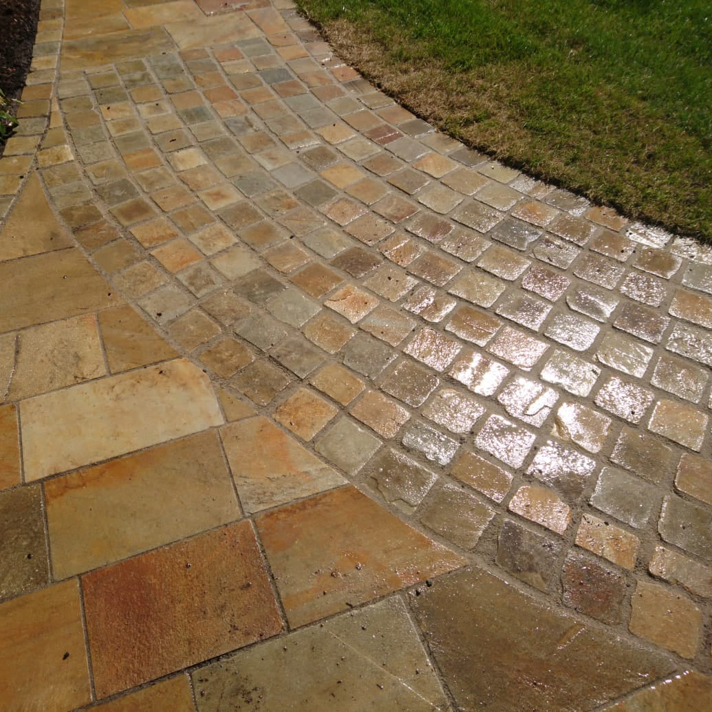 Pathway design featuring Donegal Quartzite Cobbles in 100 x 100mm size along with Donegal Quartzite Sawn Paving. 