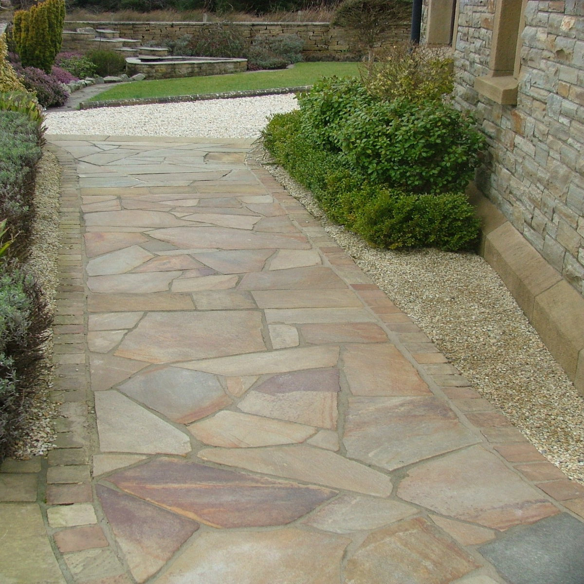Pathway behind house leading to garden area. Completed using Donegal Quartzite Crazy Paving and Cobbles in 100 x 100mm size. 