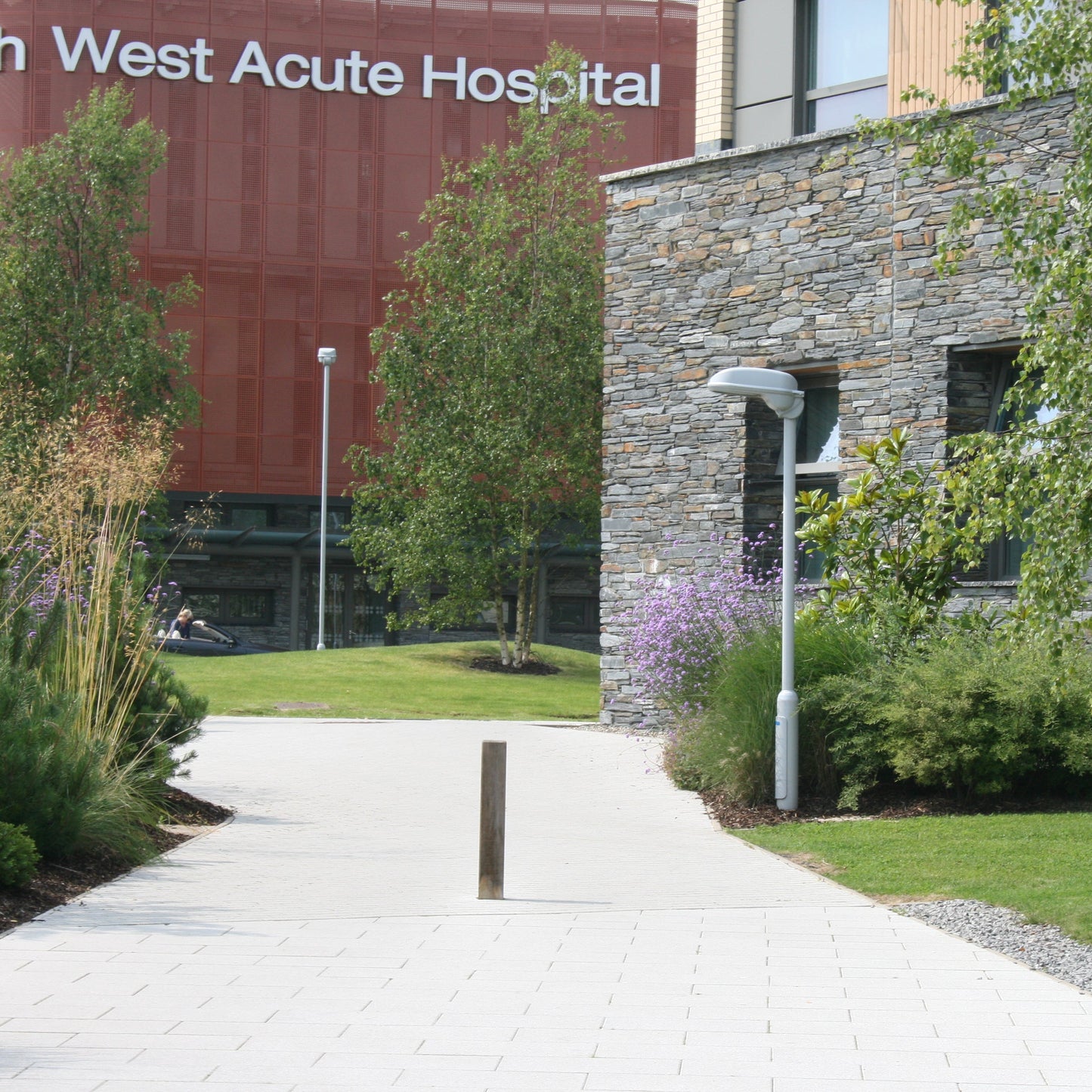 Stone façade in Donegal Slate Rubble at the North West Acute Hospital. 