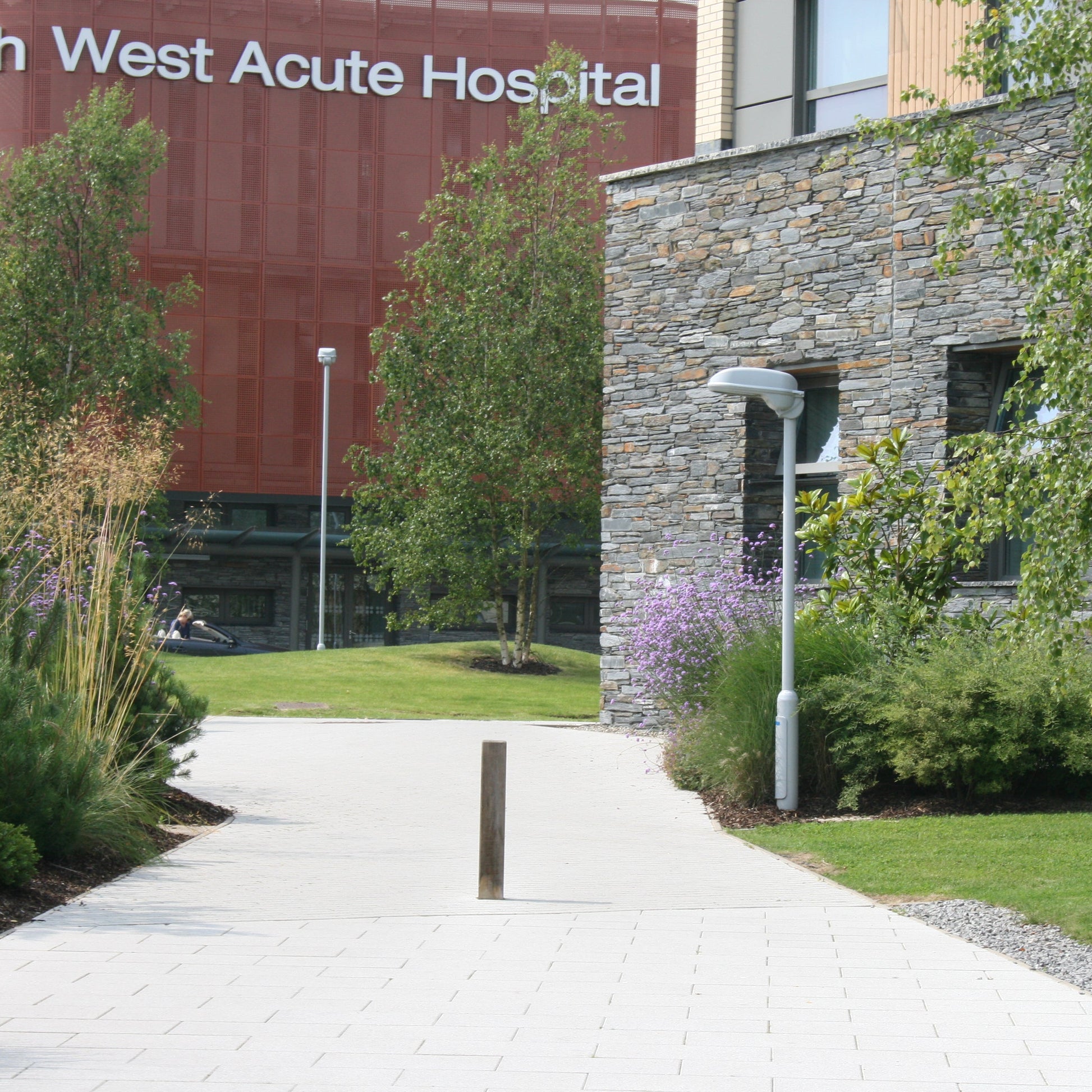 Stone façade in Donegal Slate Rubble at the North West Acute Hospital. 