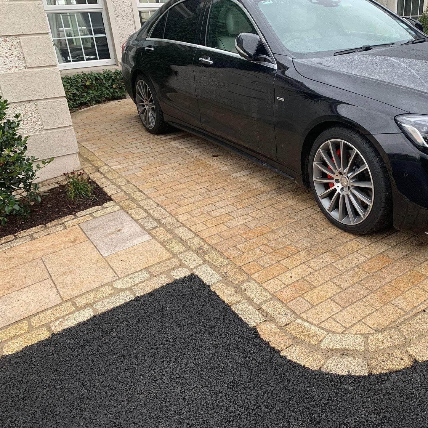 Pathway and patio border featuring tumbled Gold Granite Cobbles in 200 x 100mm size. 