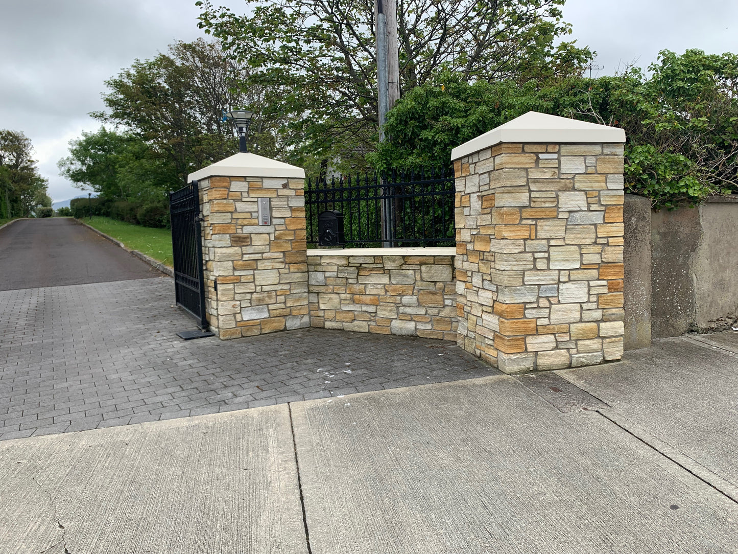 Gold Donegal Quartzite Stoneer - Flats