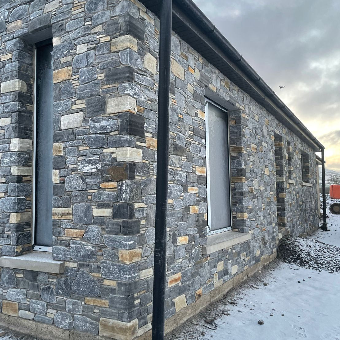 Stone house completed in highland blend tumbled walling stone. 