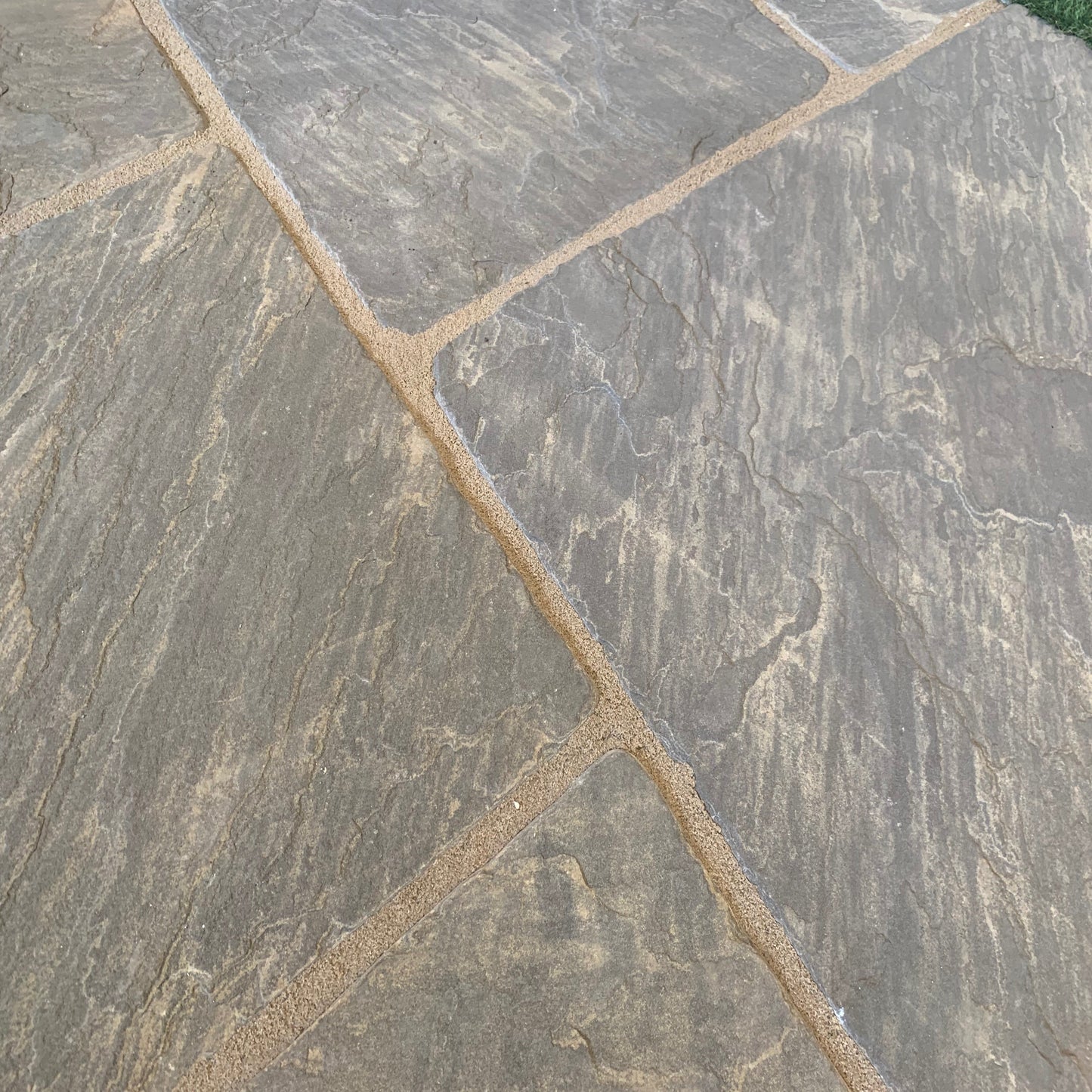 Grey Sandstone Paving grouted with neutral JOINTEX Easy Joint. 