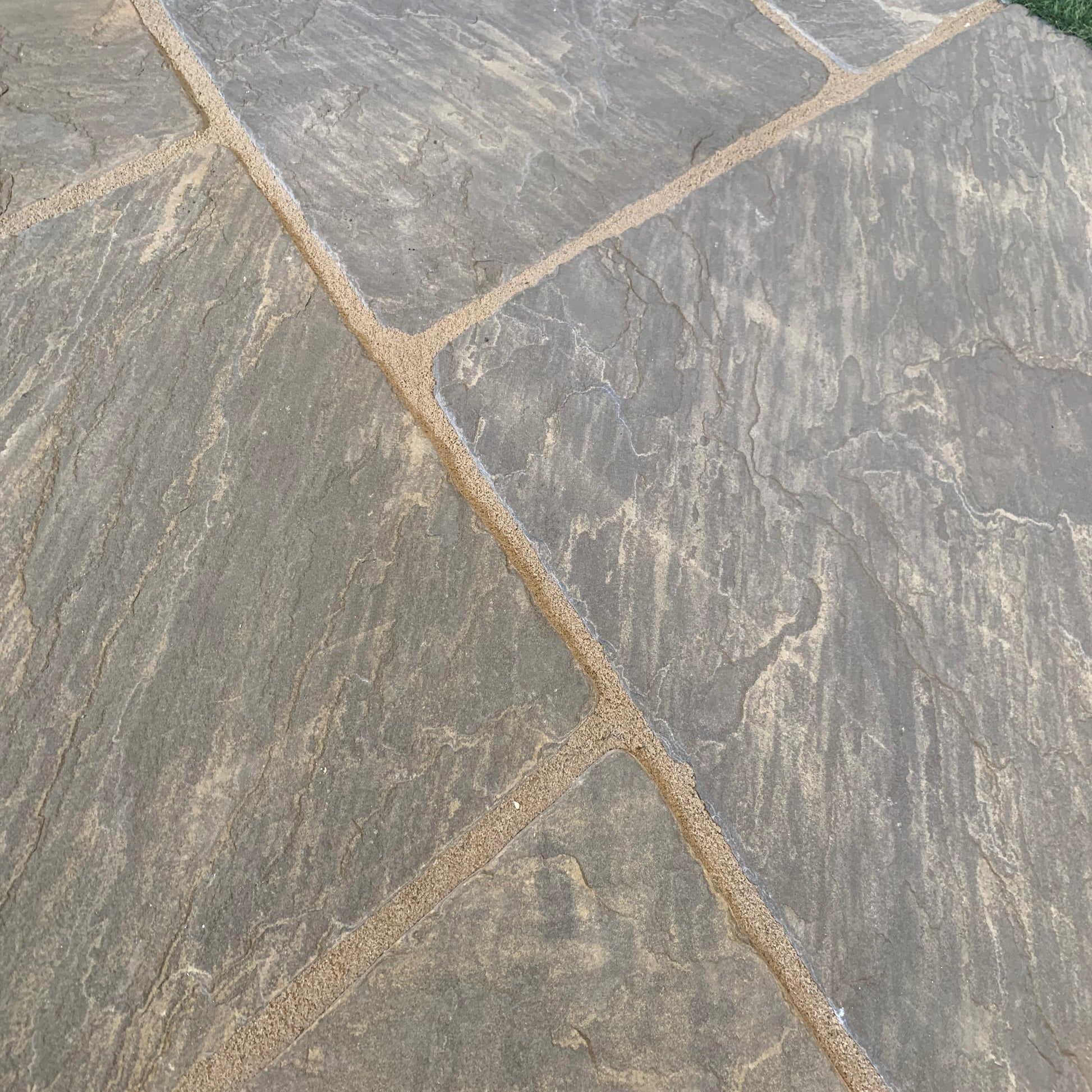 Grey Sandstone Paving grouted with neutral JOINTEX Easy Joint. 
