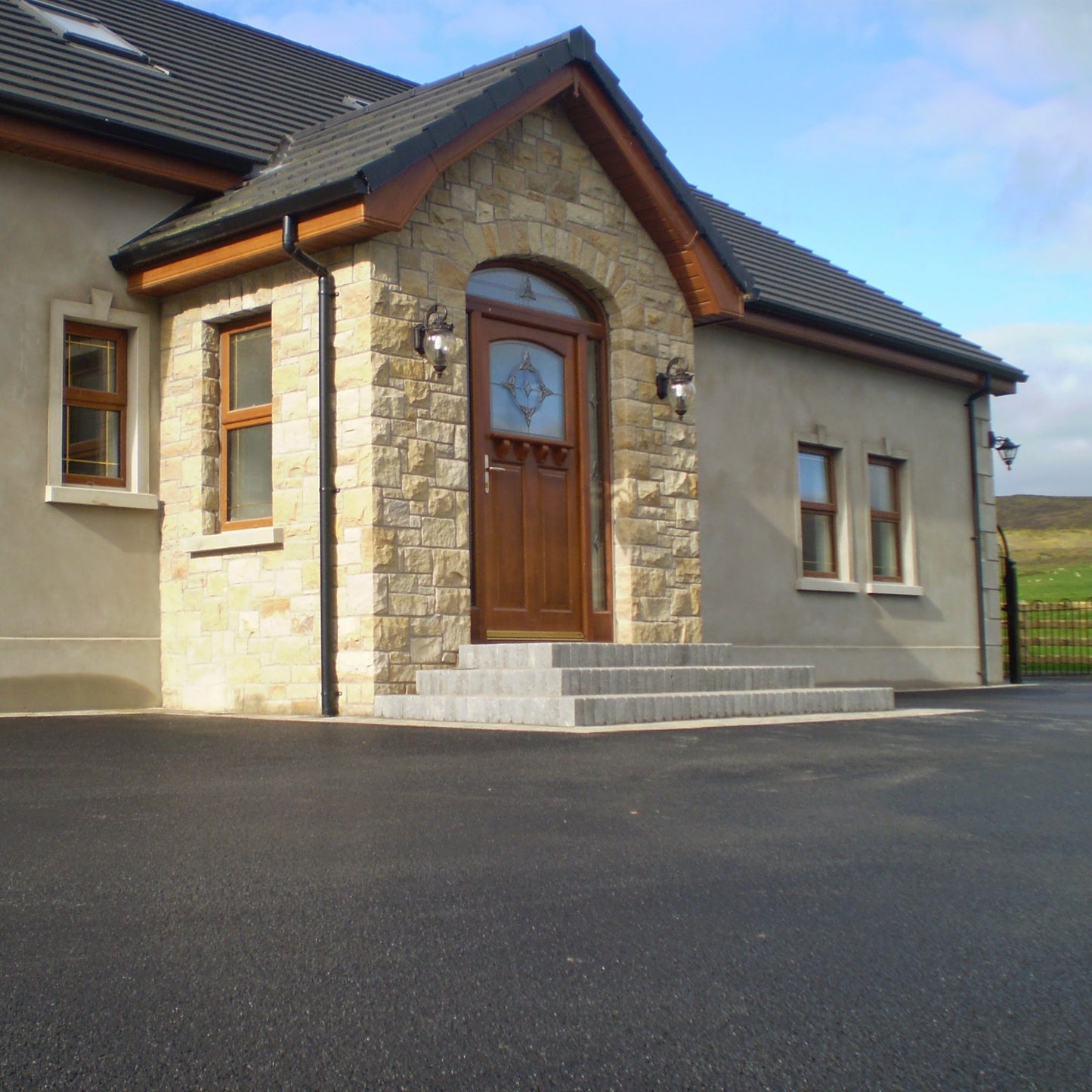 House exterior with stone façade in Mountcharles Sandstone Machined. 