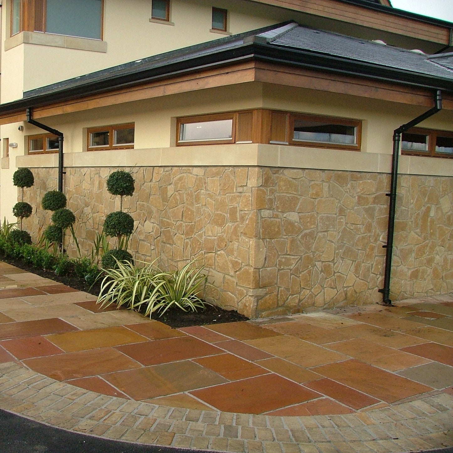 Golf club with decorative stone walling in Mountcharles Sandstone Machined Rubble. 
