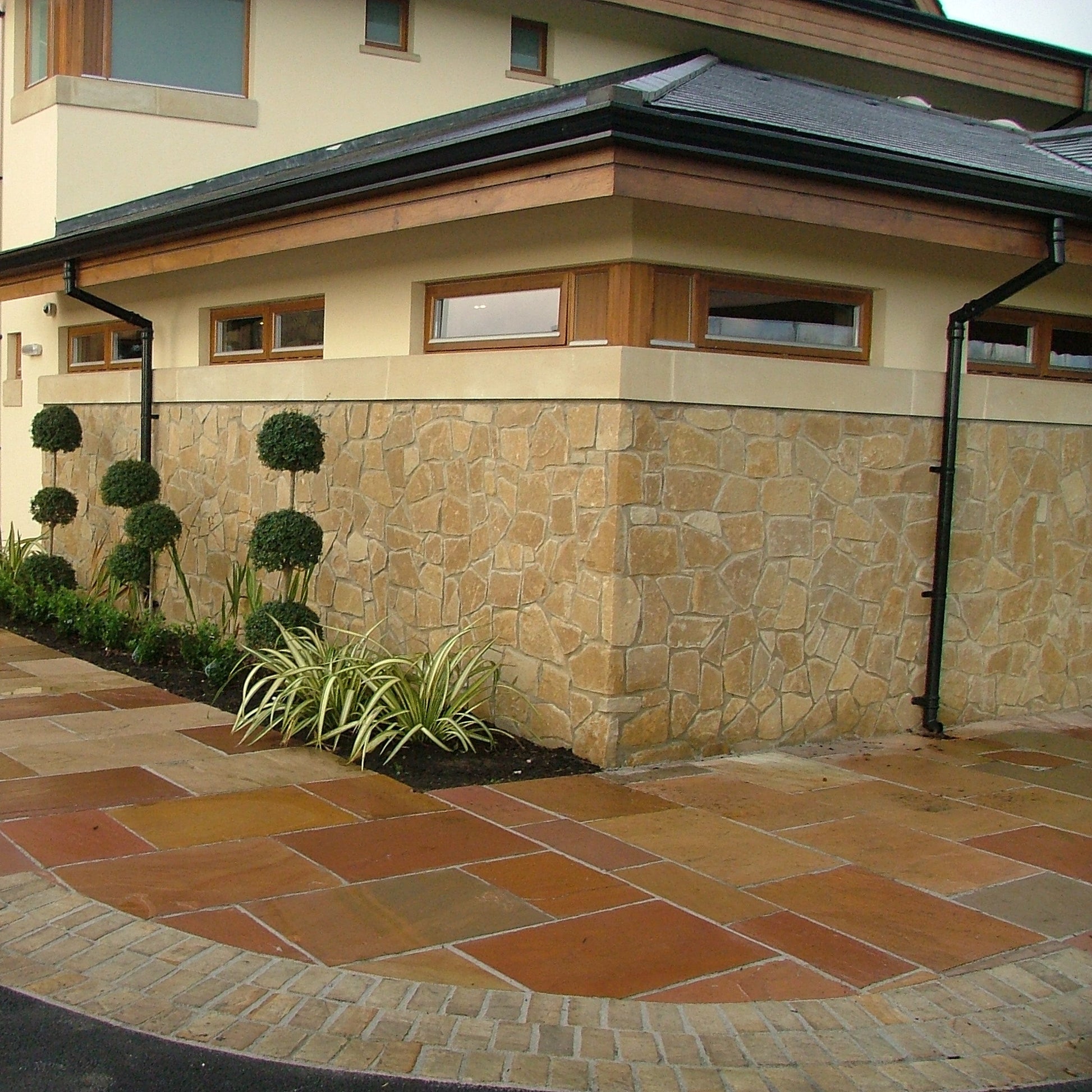 Golf club with decorative stone walling in Mountcharles Sandstone Machined Rubble. 