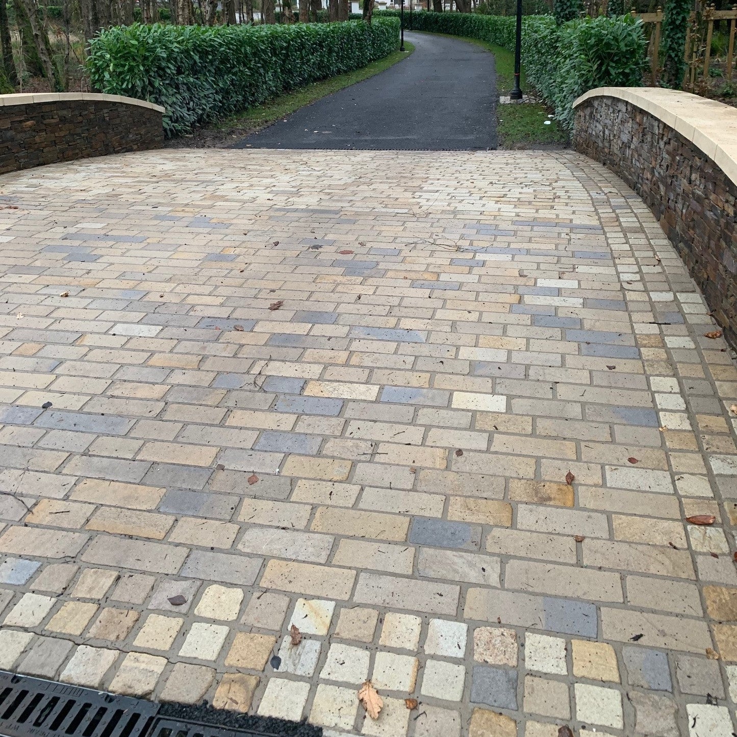 Paved bridge using Mountcharles Sandstone Paving Setts in RL x 100mm and 100 x 100mm Border. 