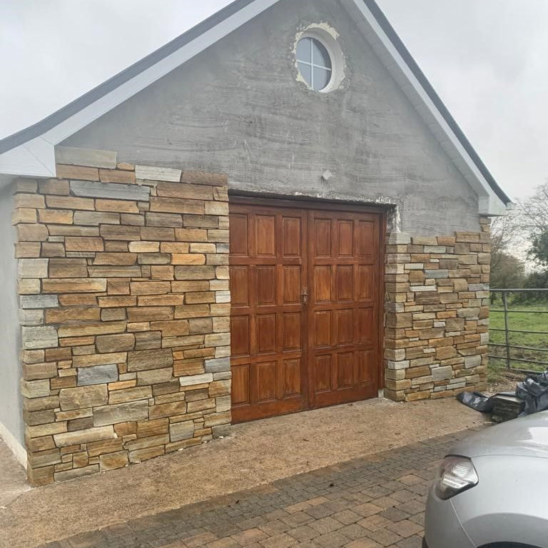 Before image of natural iron deposit in quartzite stone removed using PROTECTiT Rust Remover. 