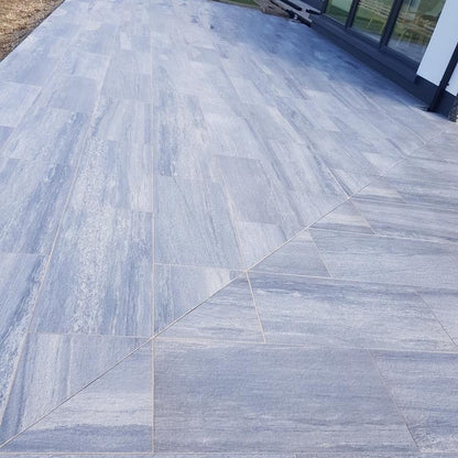 Patio area completed using Pietra di Vals porcelain tiles with nice design detail. 
