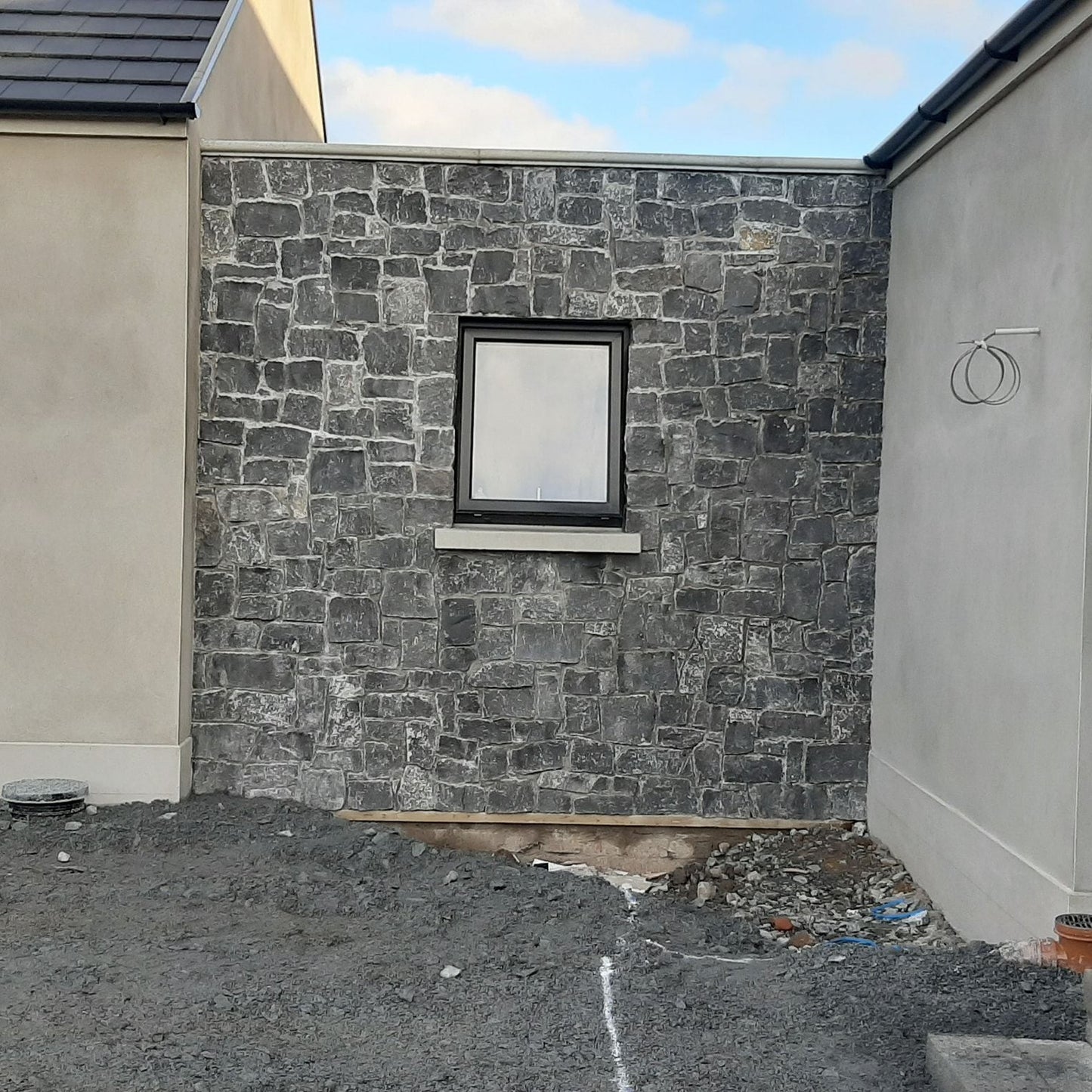House façade featuring featuring Rustic Blue Limestone Stoneer Cladding. 
