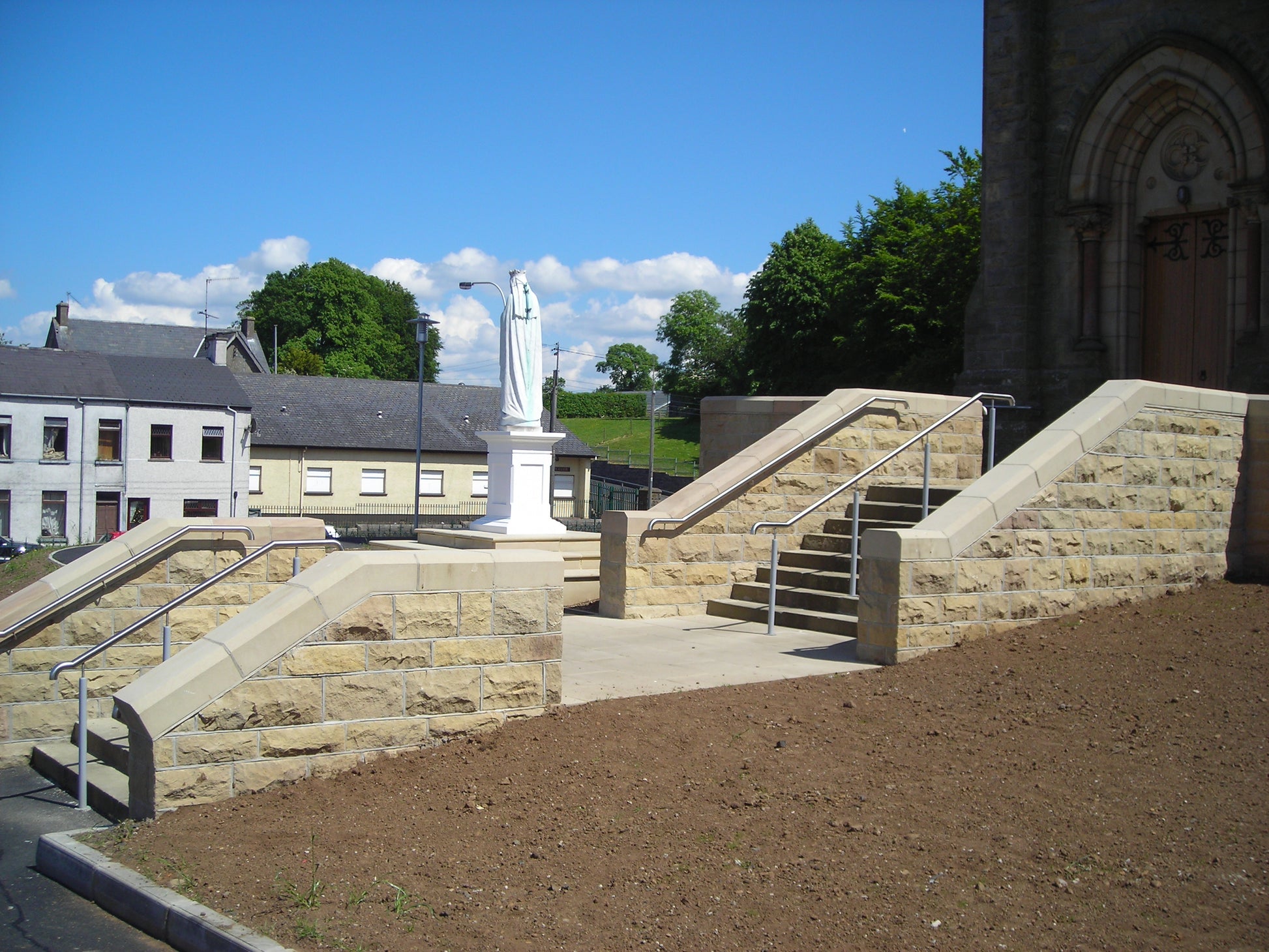 Statue in front of a building with steps and railings. Stonework completed in Sawn Bed Sandstone Machined.