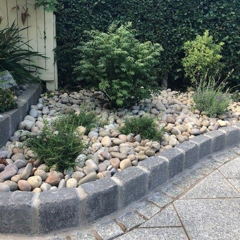 Planted rockery area with Scottish Beach Pebbles and stone kerbing. 