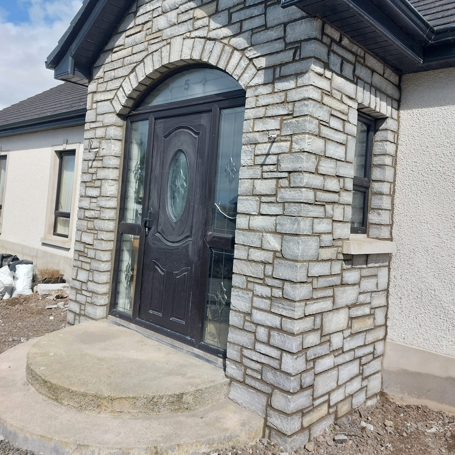 Front porch completed using Silver Donegal Quartzite Stoneer Cladding Corners. 