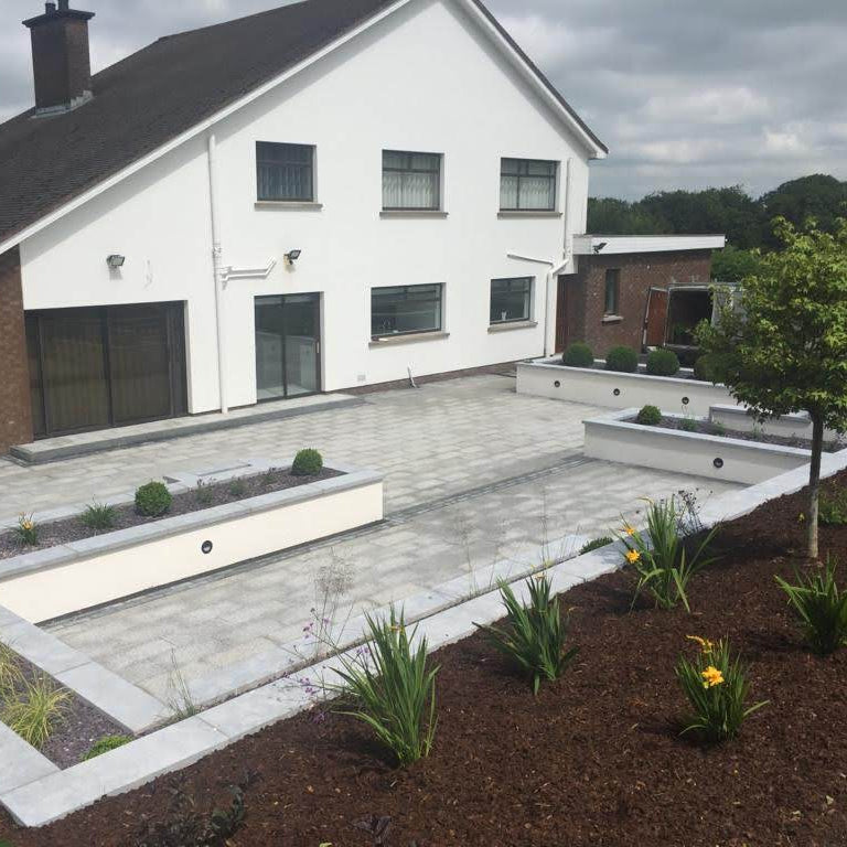 Sunken Patio area in Silver Granite Paving in 600 x 300mm size. 