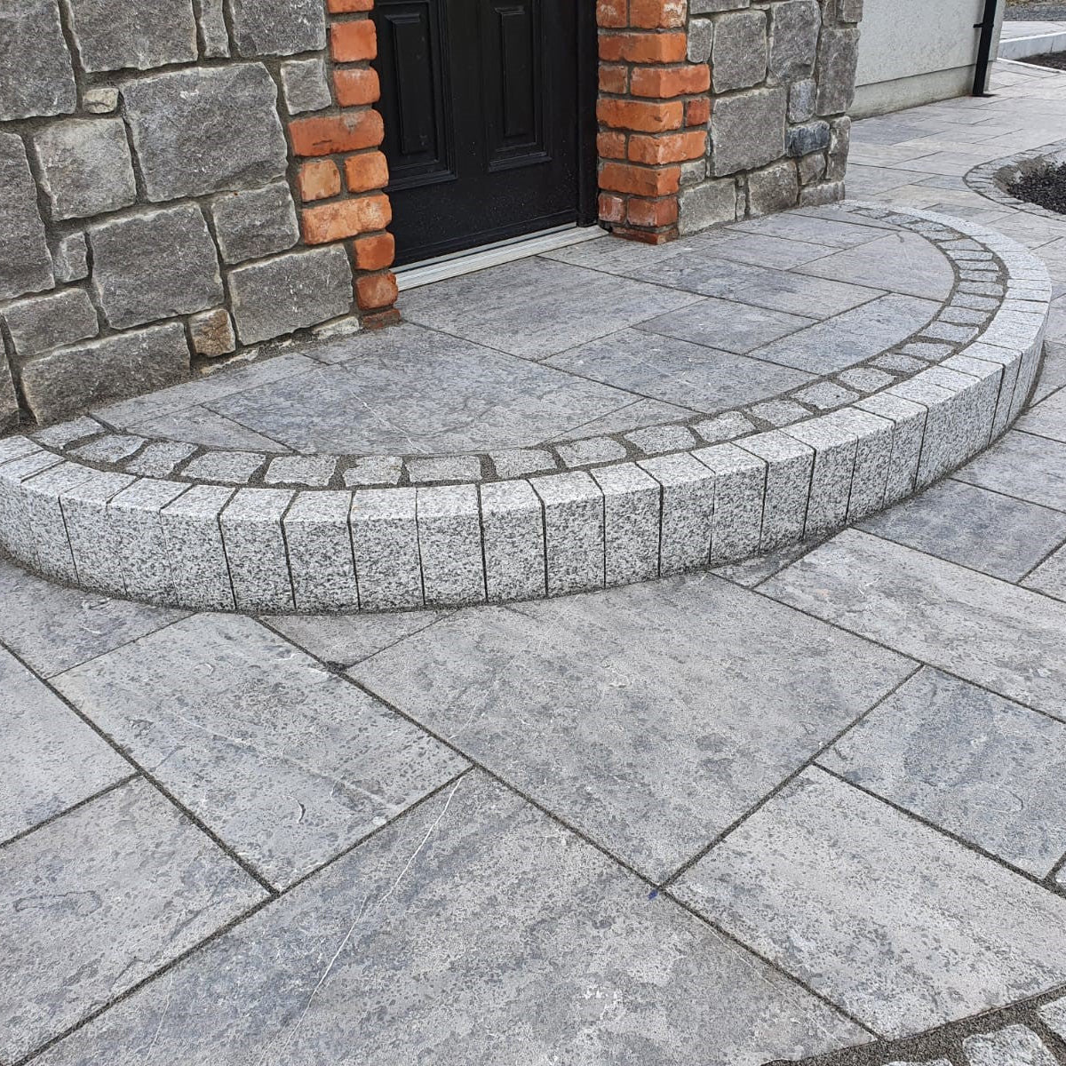 Circular step featuring Silver Granite Cobbles in 100 x 100mm size.