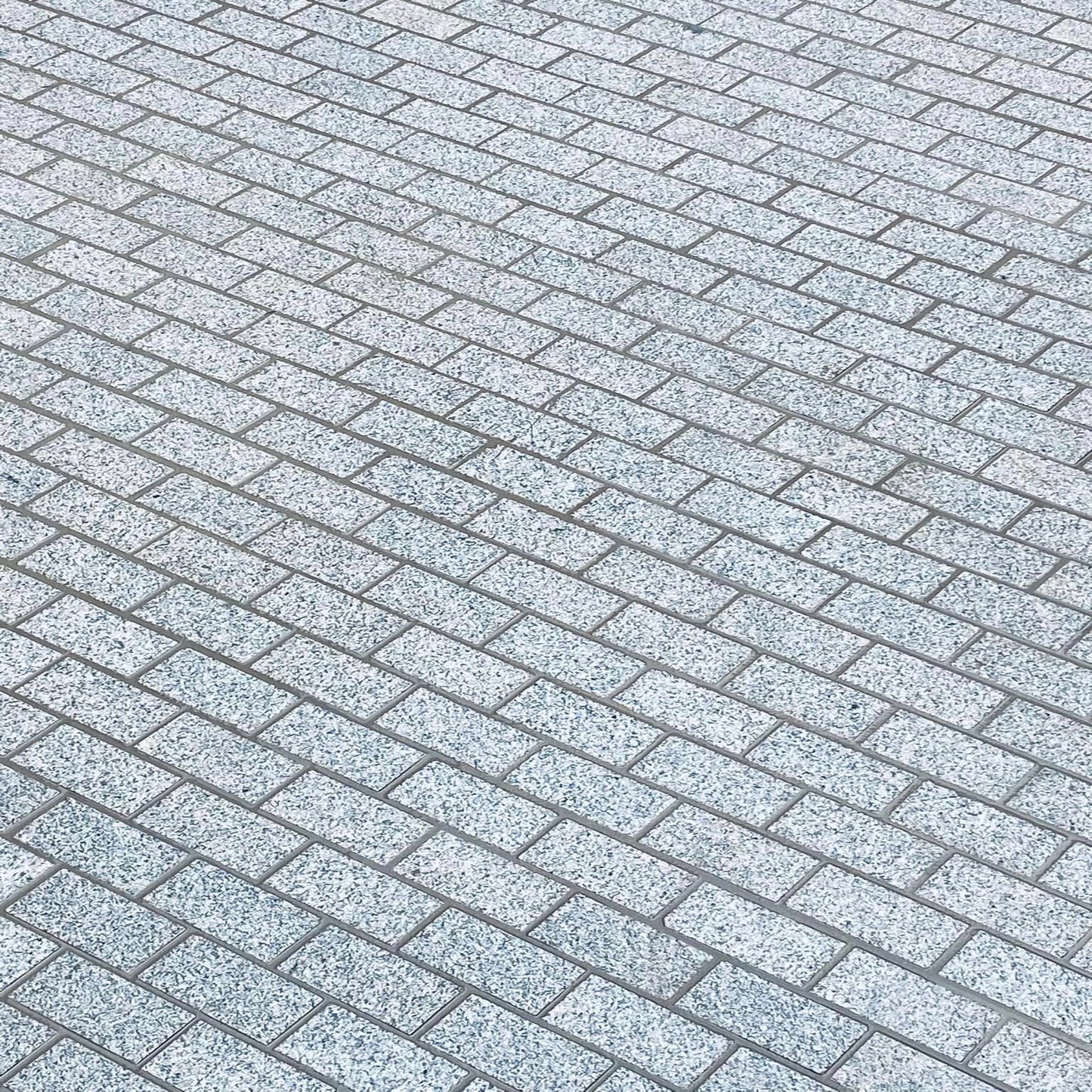 Pattern of Sawn Silver Granite Paving Cobbles in 200 x 100mm size with a flamed finish. 