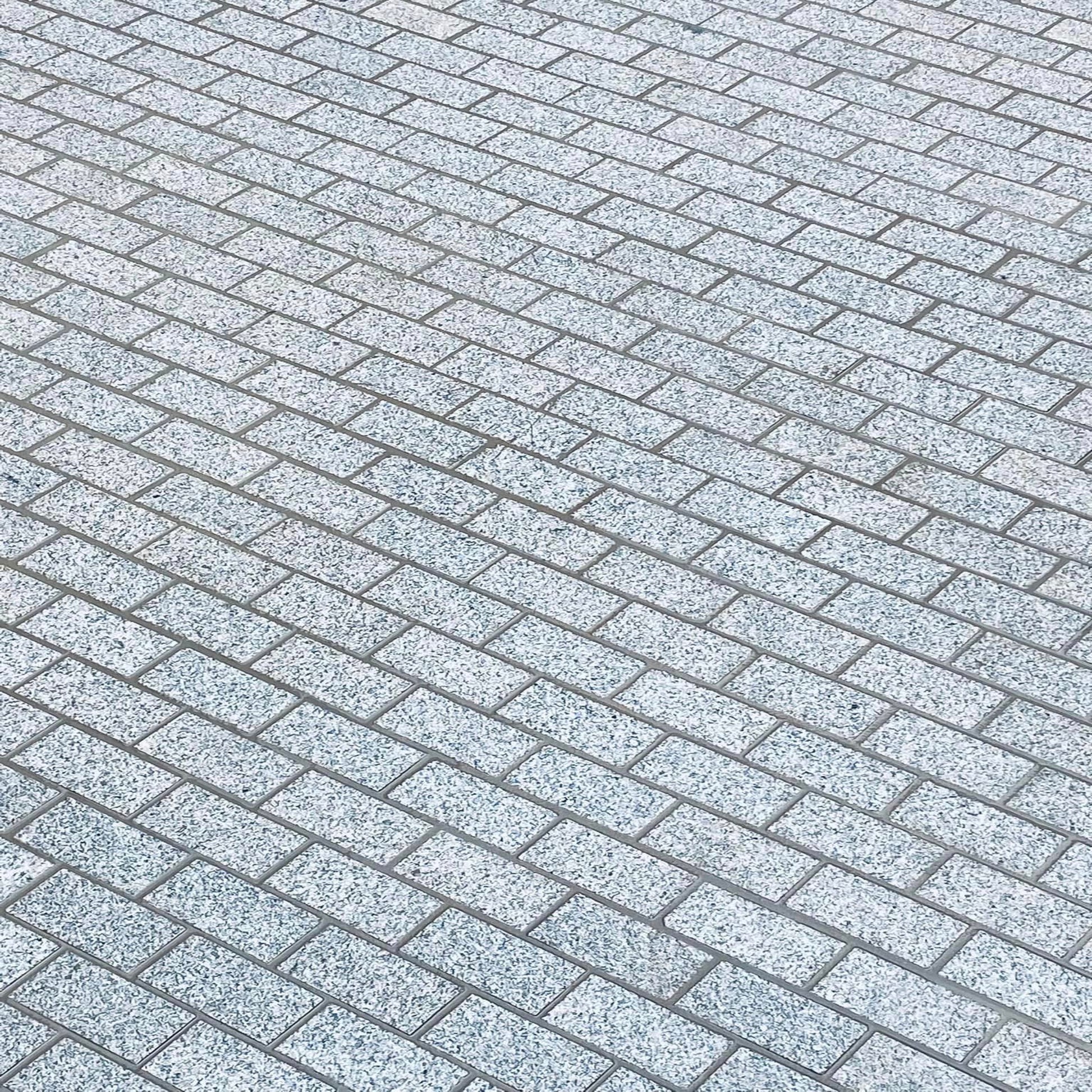 Pattern of Sawn Silver Granite Paving Cobbles in 200 x 100mm size with a flamed finish. 
