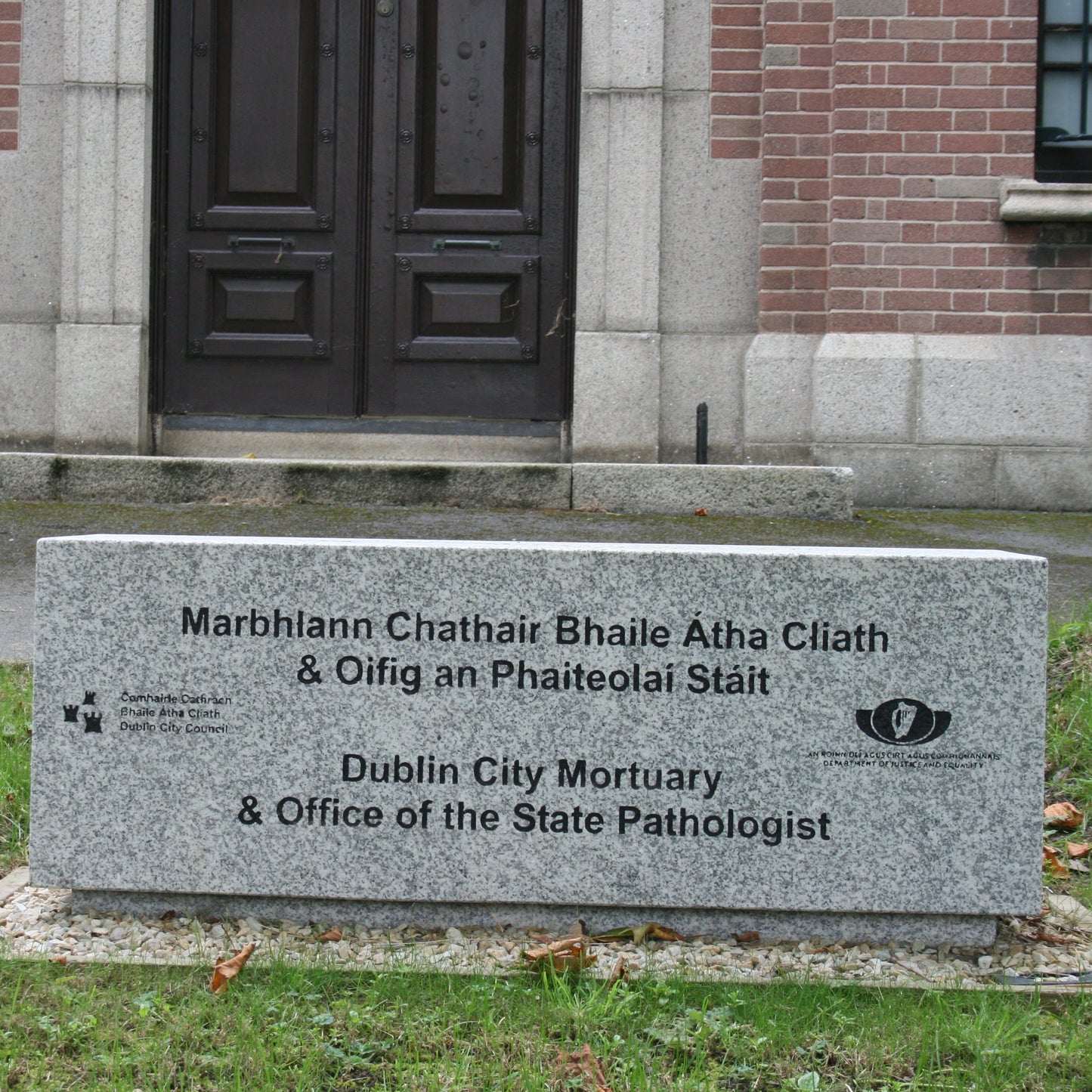 Freestanding bespoke silver granite signage for Dublin City Mortuary & Office of the State Pathologist. 