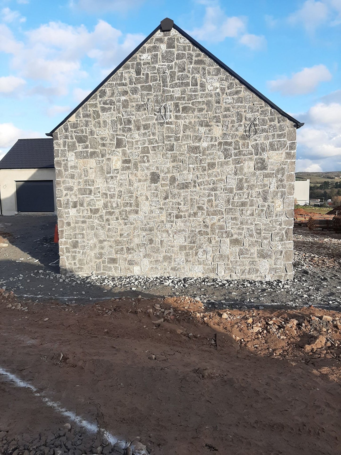 White Limestone Stoneer - Corners