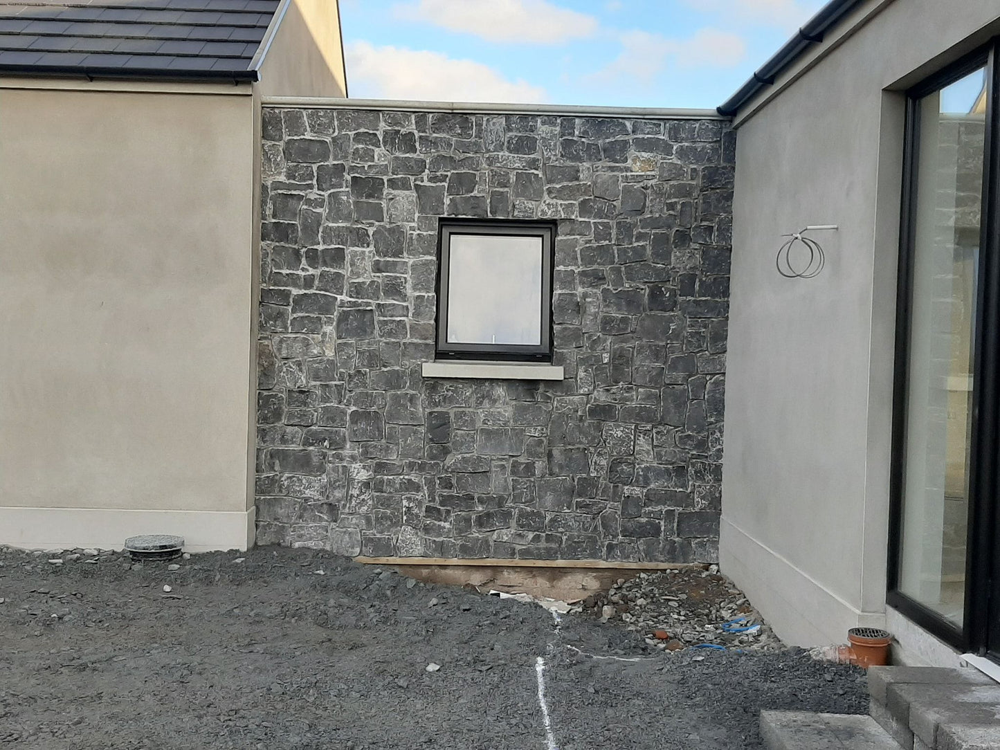 White Limestone Stoneer - Corners