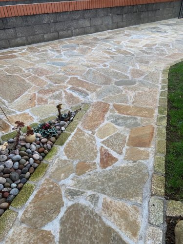 Driveway completed using Donegal Quartzite Crazy Paving 