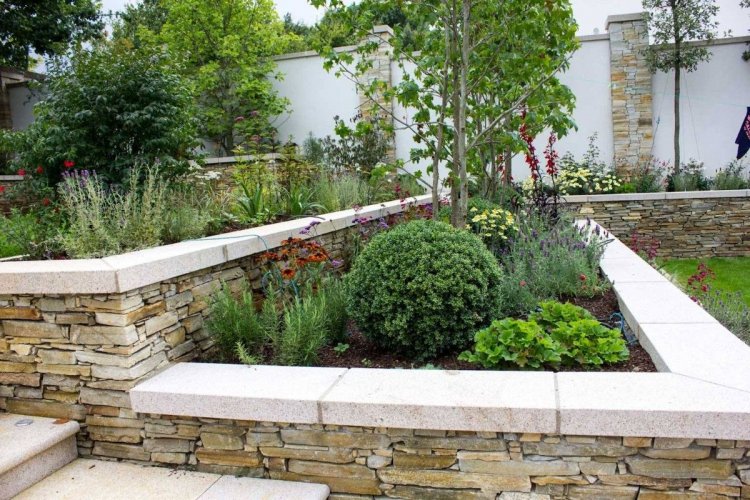 Gold Donegal Quartzite Garden Walling - Rugged Photo Credit: Tully Landscapes 