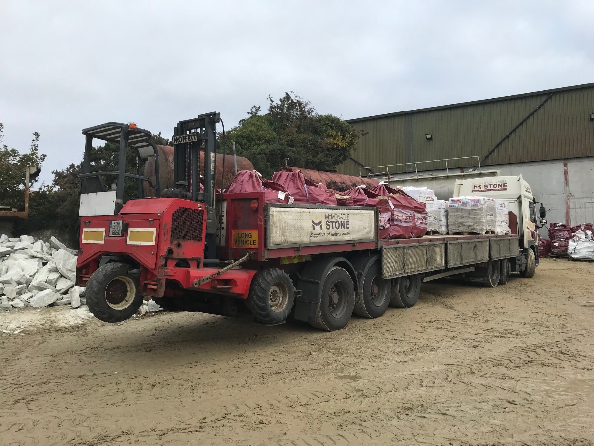 Artic Lorry with mounty forklift